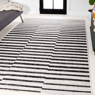 Sukie Modern Offset Stripe Indoor/outdoor Area Rug